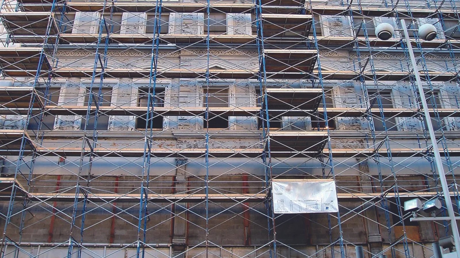 Scaffolding in Construction: Balancing Safety and Efficiency